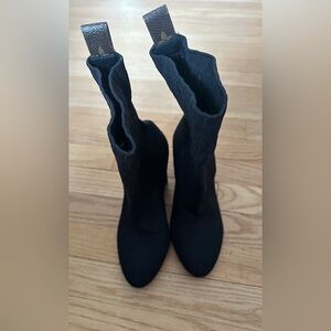 Louis Vuitton Elegant Black Heeled Boots